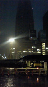 新宿駅　冬の朝