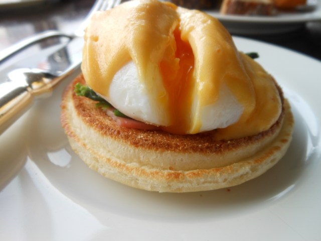 エッグベネディクト
