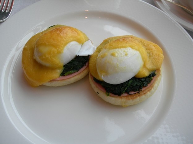 エッグベネディクト