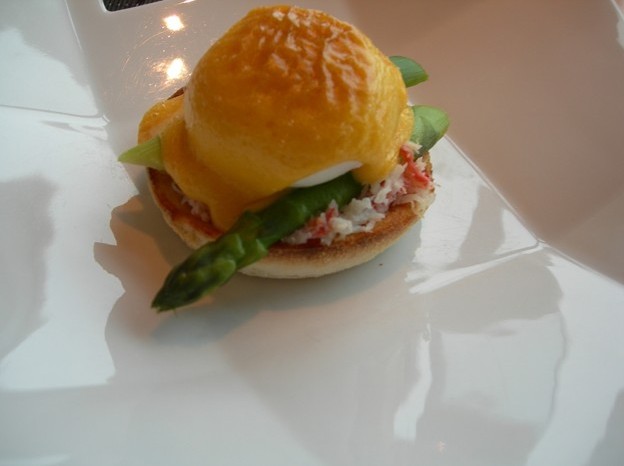 エッグベネディクト