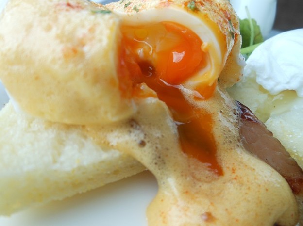 エッグベネディクト