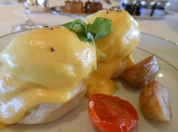 エッグベネディクト