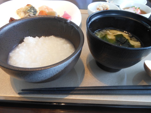 お粥と味噌汁