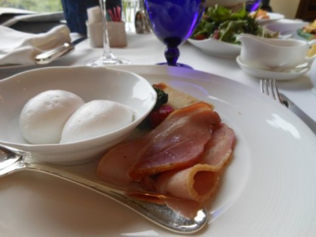 朝食　ベーコン