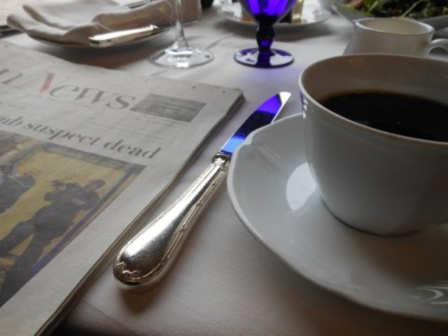 コーヒー　新聞