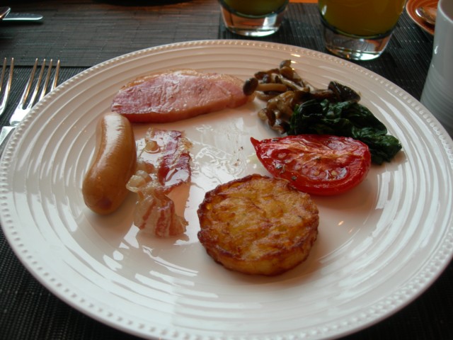 ソーセージ、ベーコン、ポテト