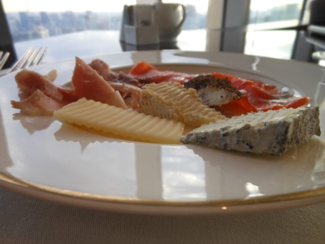 チーズとサーモン