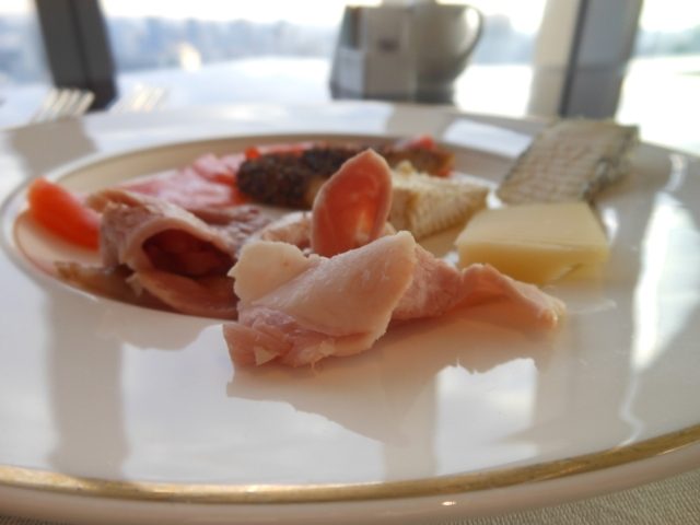 チーズとサーモン