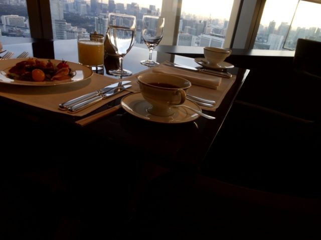 45階から朝陽を眺める