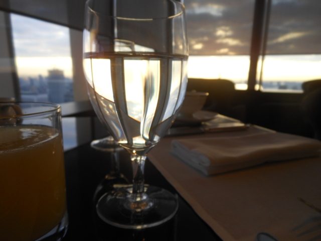 45階から朝陽を眺める