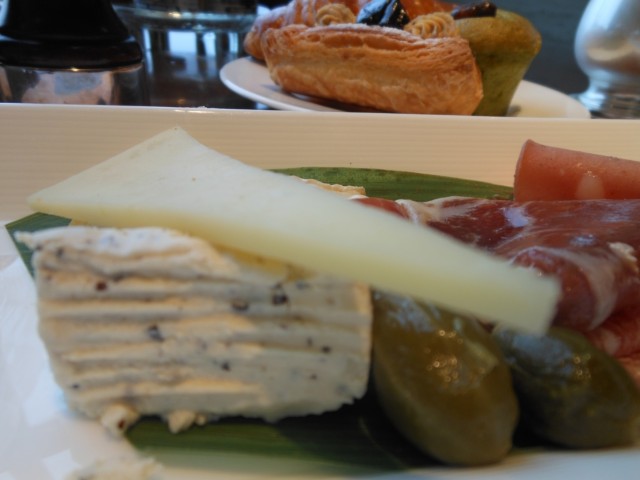 チーズ/シャングリ・ラ　ホテル東京・ロビーラウンジ