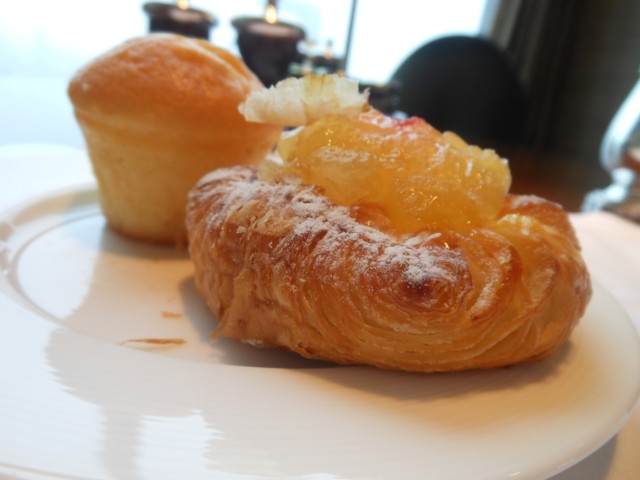 マフィンとリンゴのデニッシュ　シャングリ・ラ　ホテル東京