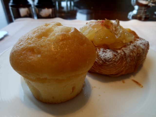 マフィンとリンゴのデニッシュ