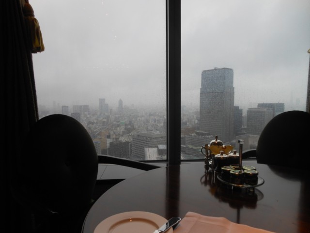 雨の朝食/シャングリ・ラ　ホテル東京・ロビーラウンジ